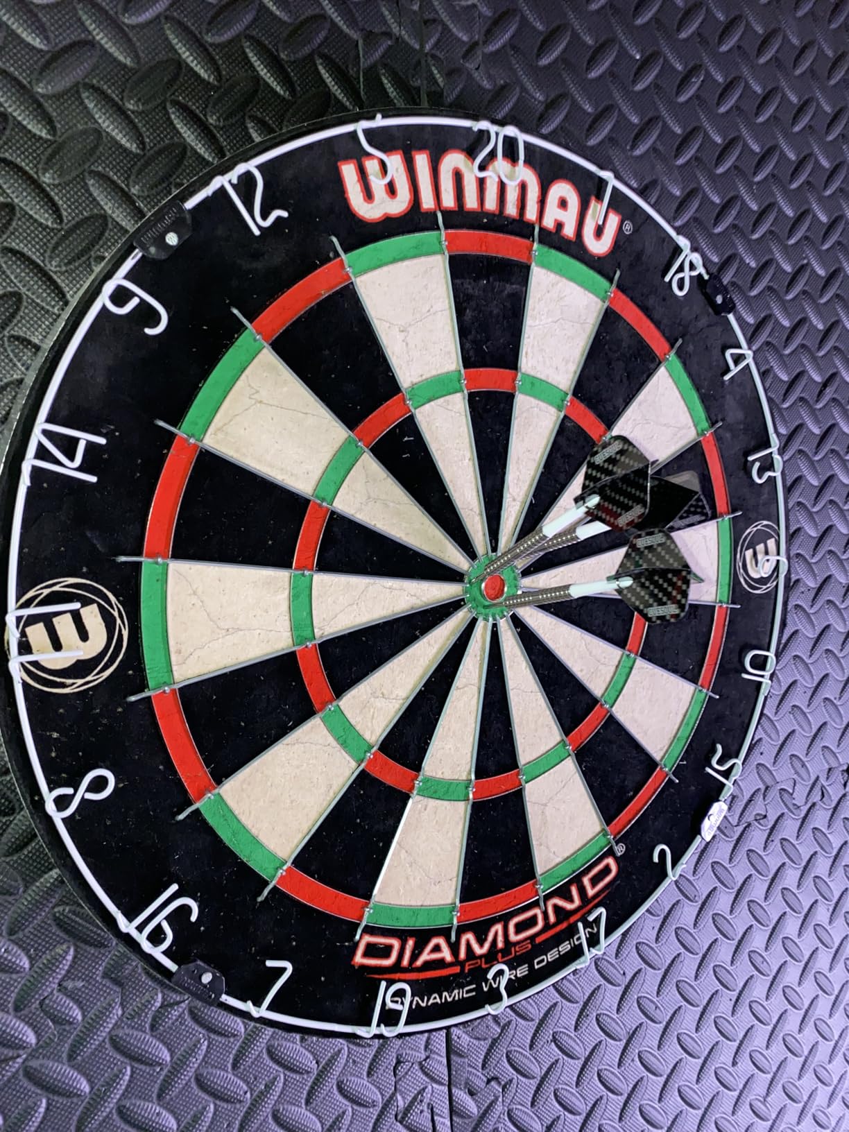 Winmau Diamond Plus Dartboard customer photo 2