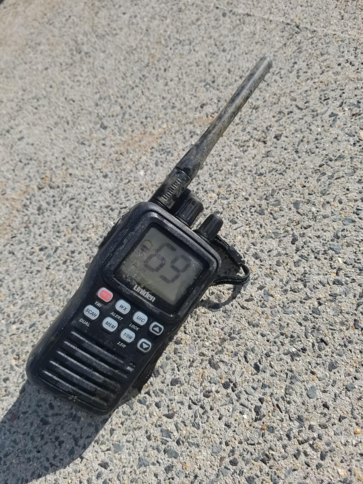 Uniden MHS75 Waterproof Handheld 2-Way VHF Marine Radio, Submersible, Selectable 1/2.5/5 Watt Transmit Power, All USA/International and Canadian Marine Channels - Color Black customer photo 1