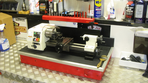 Shop Fox 6 in. x 10 in. Mini Metal Lathe M1015 customer photo 1