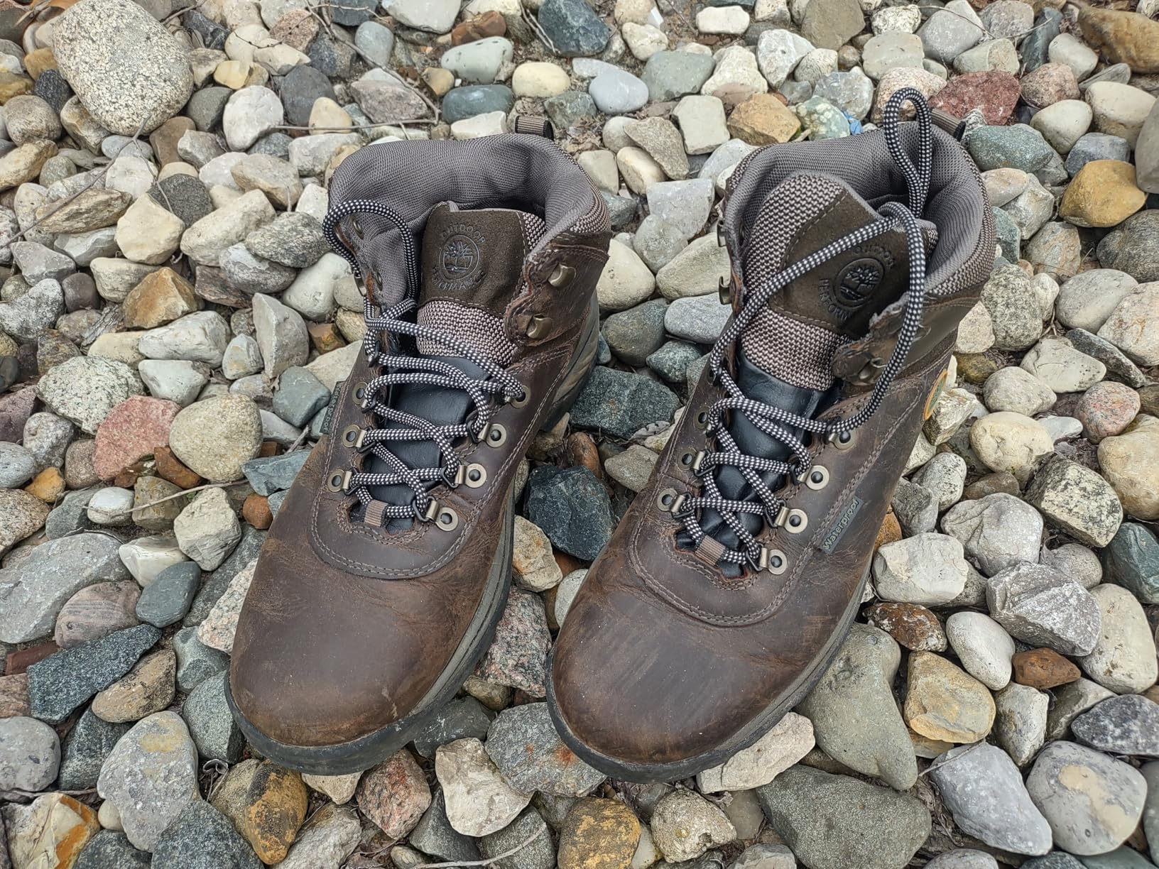 Men's White Ledge Mid Waterproof Hiking Boots customer photo 2