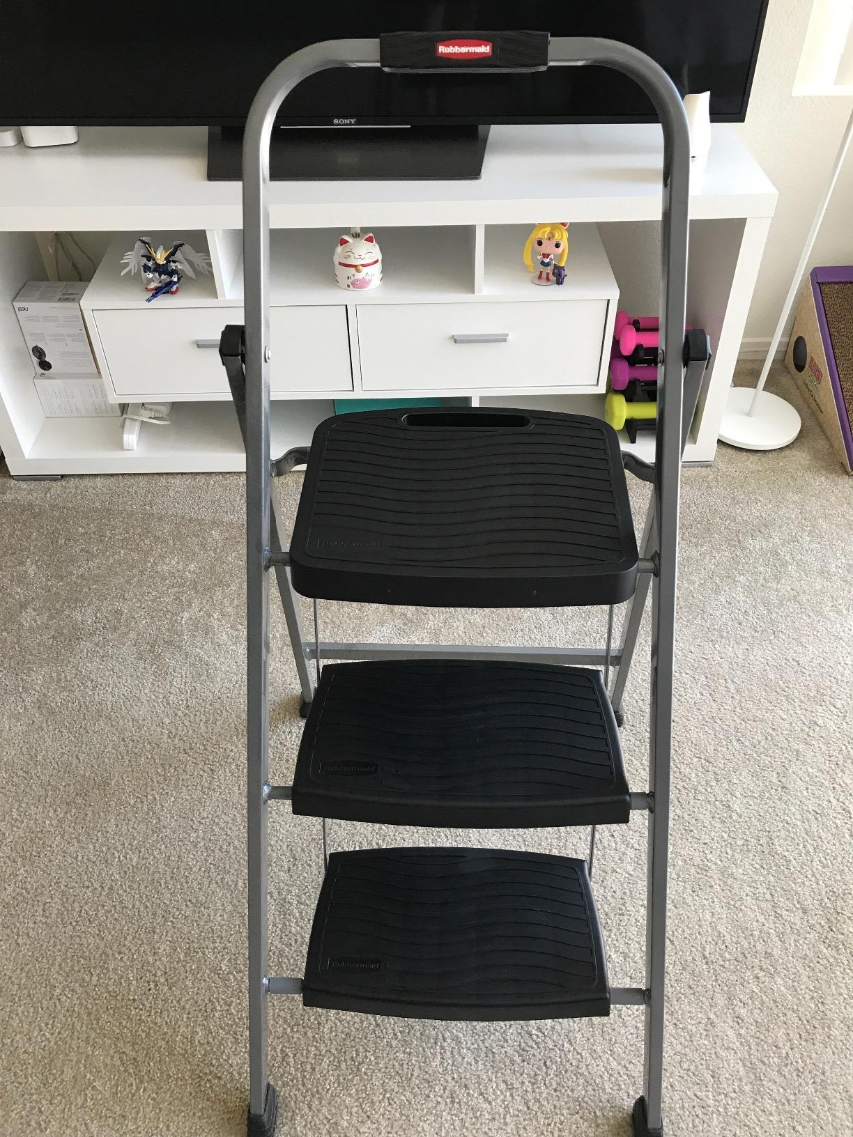 Rubbermaid 3-Step Steel Ladder, Folding Step Stool with Hand Grip and Non-Slip Feet, Silver, Tested to ANSI US Safety Standards customer photo 1