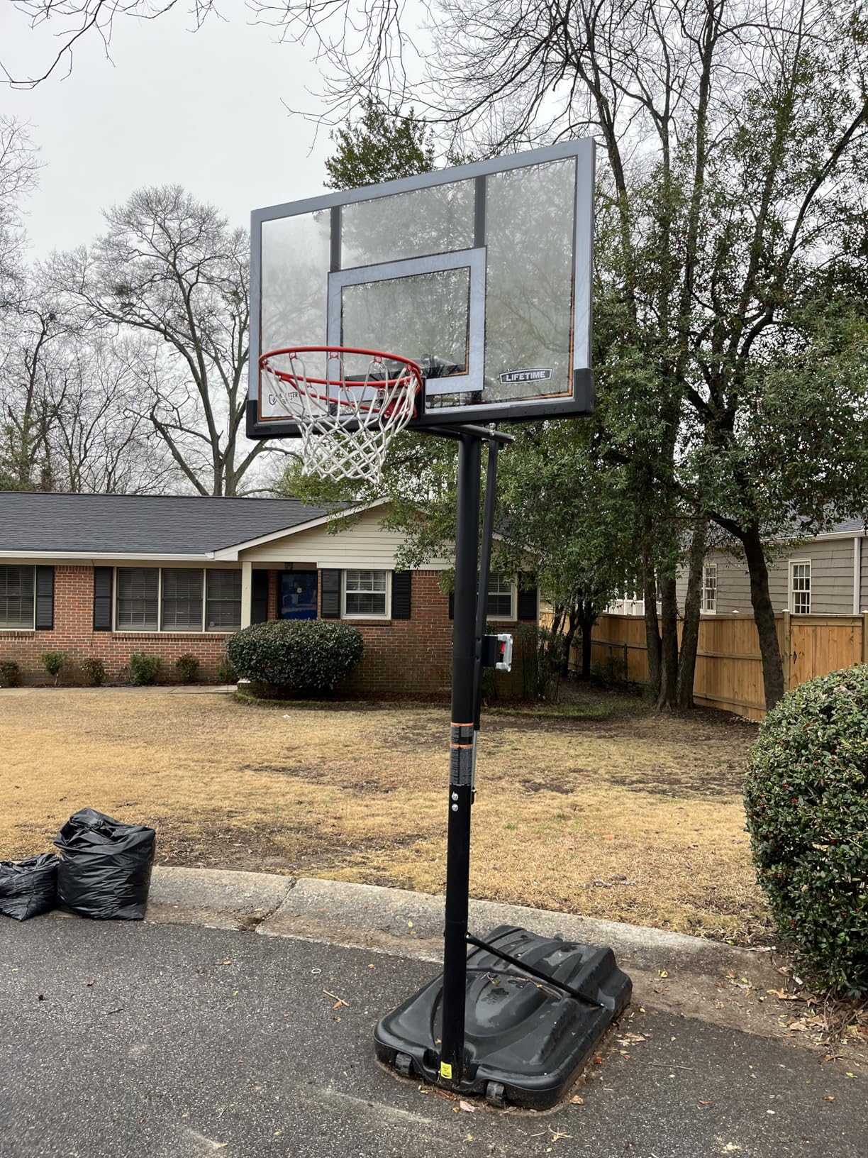Lifetime 90061 Portable Basketball System, 52 Inch Shatterproof Backboard, Black customer photo 1
