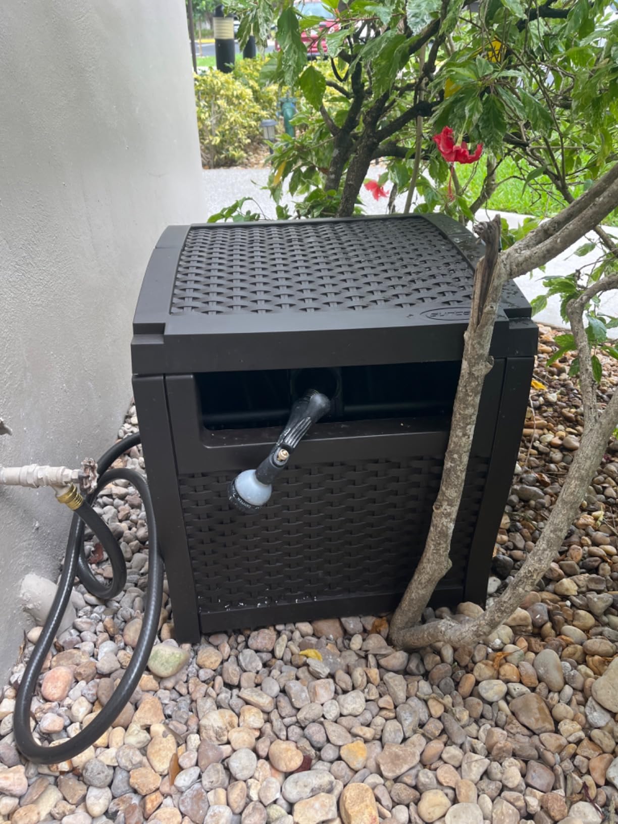 Suncast Hose Reel with Smart Trak Hose Guide, Water-Tight Connection, Durable Resin Construction, 225' Hose Capacity customer photo 2