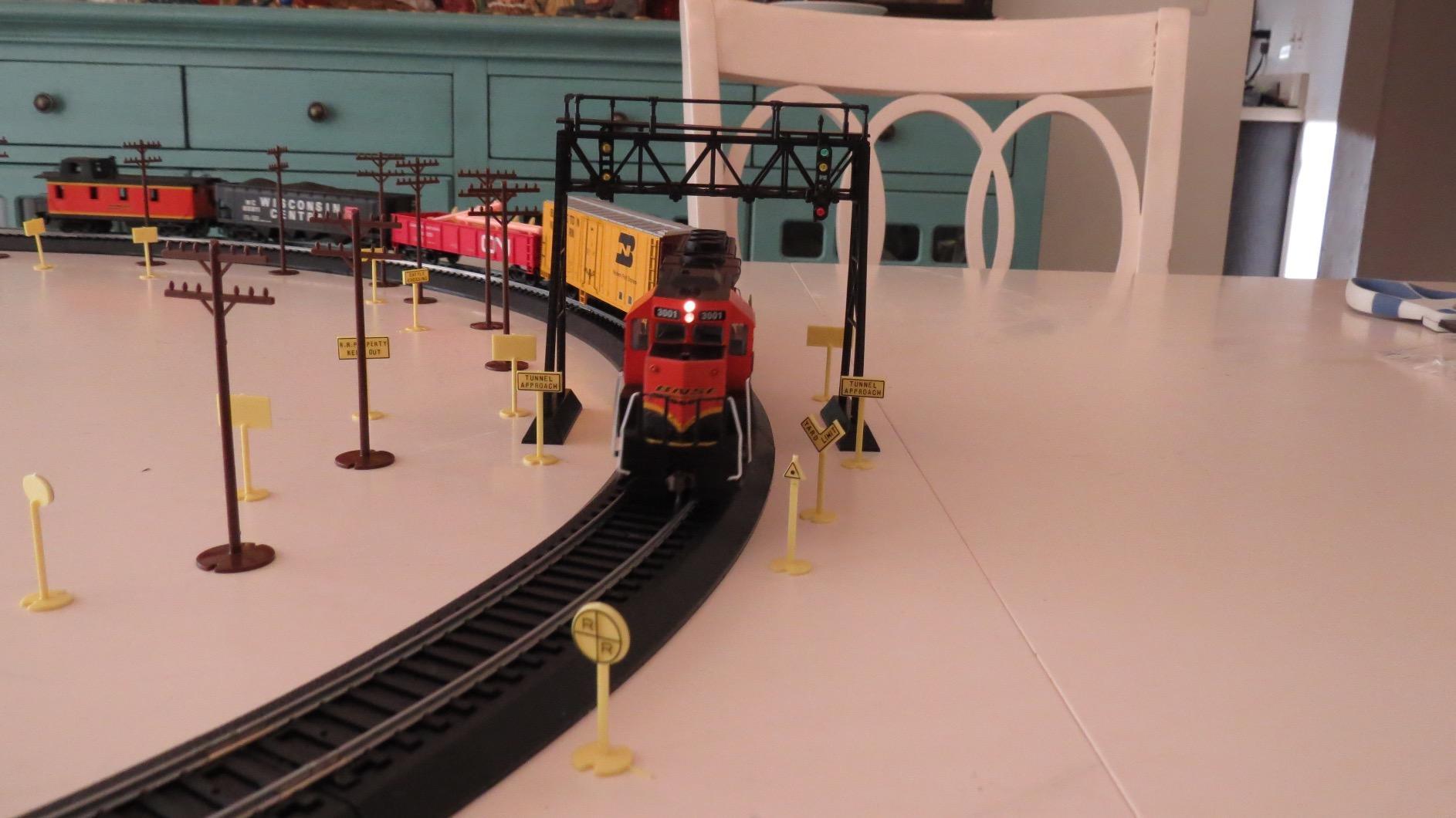 Bachmann Trains - Rail Chief Ready To Run 130 Piece Electric Train Set - HO Scale customer photo 1