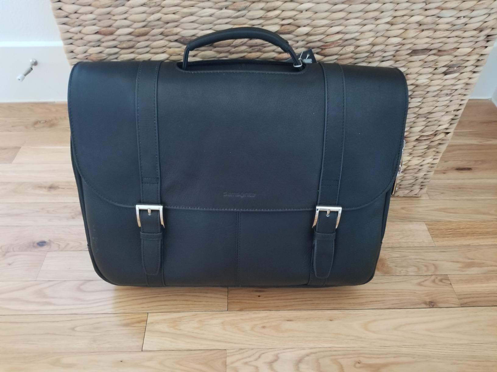 Samsonite Unisex - Adult Columbian Leather Flapover Case customer photo 2