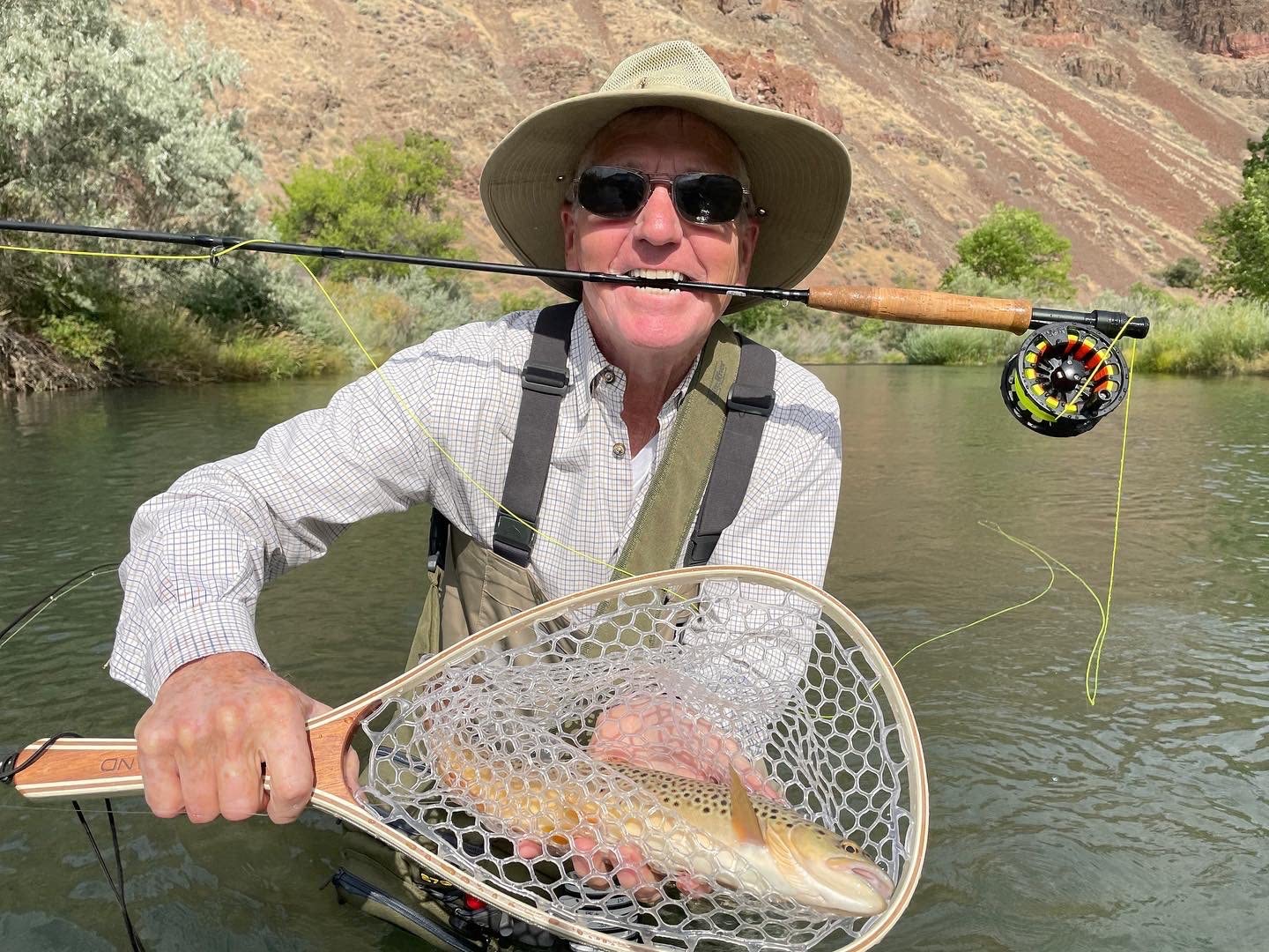 Wild Water Deluxe Fly Fishing Combo Starter Kit, 5 or 6 Weight 9 Foot Fly Rod, 4-Piece Graphite Rod with Cork Handle, Accessories, Die Cast Aluminum Reel, Carrying Case, Fly Box Case & Fishing Flies customer photo 1