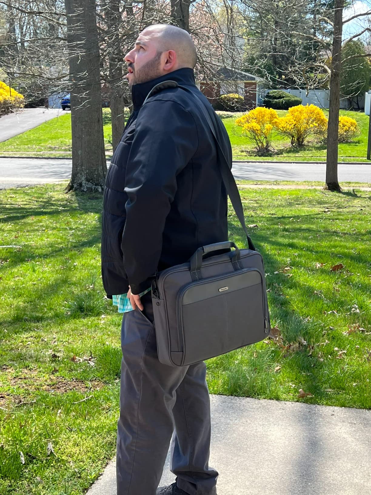 Targus Classic Slim Laptop Bag - Ergonomic Briefcase and Messenger Bag - Spacious Foam Padded for Laptops and Under customer photo 2