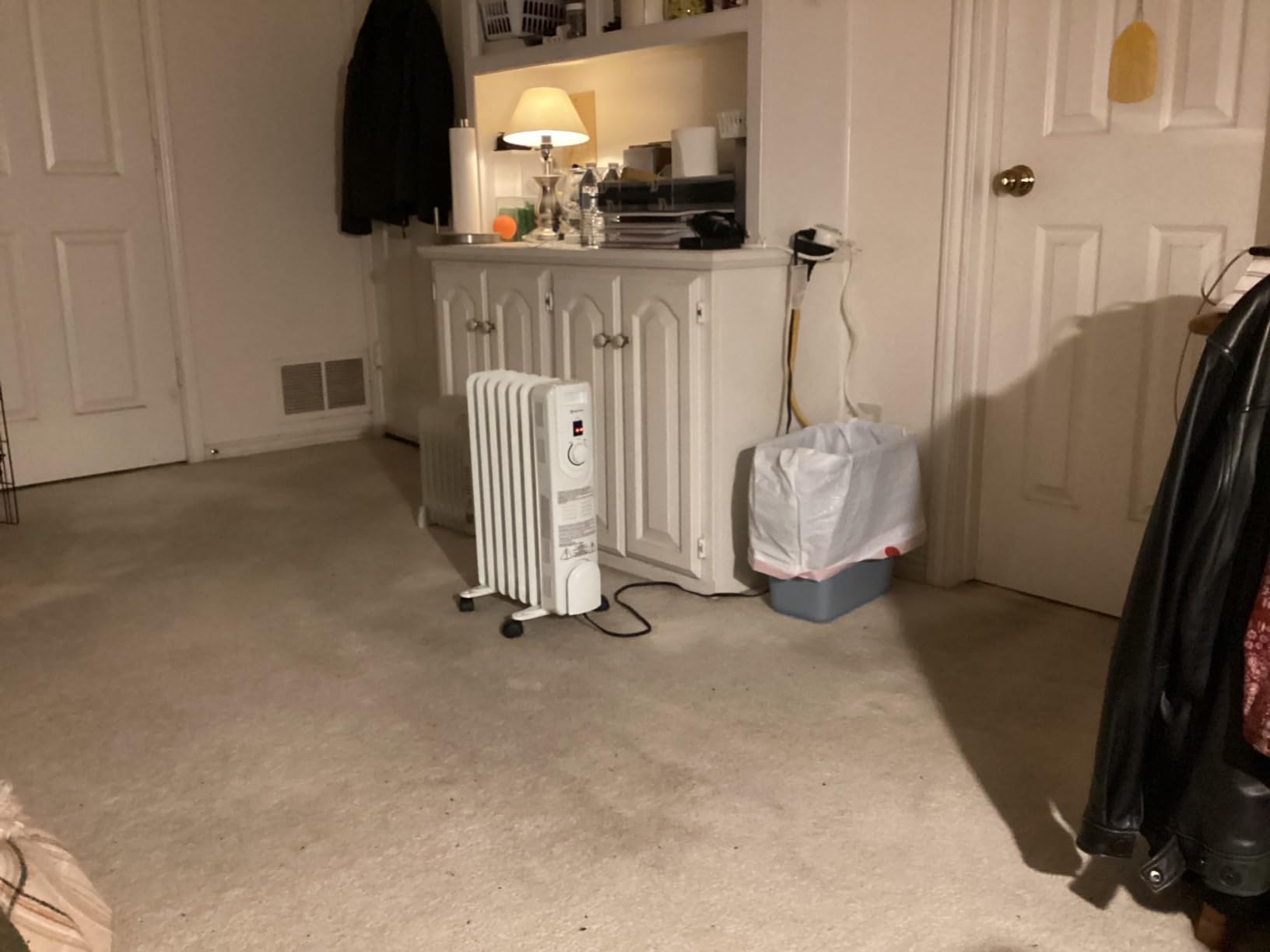 Comfort Zone Electric Oil-Filled Radiant Radiator Space Heater, Never Refill, Adjustable Thermostat, Tip-Over Switch & Overheat Protection System, Ideal for Home, Bedroom, & Office, 1,200W, CZ7007J customer photo 2