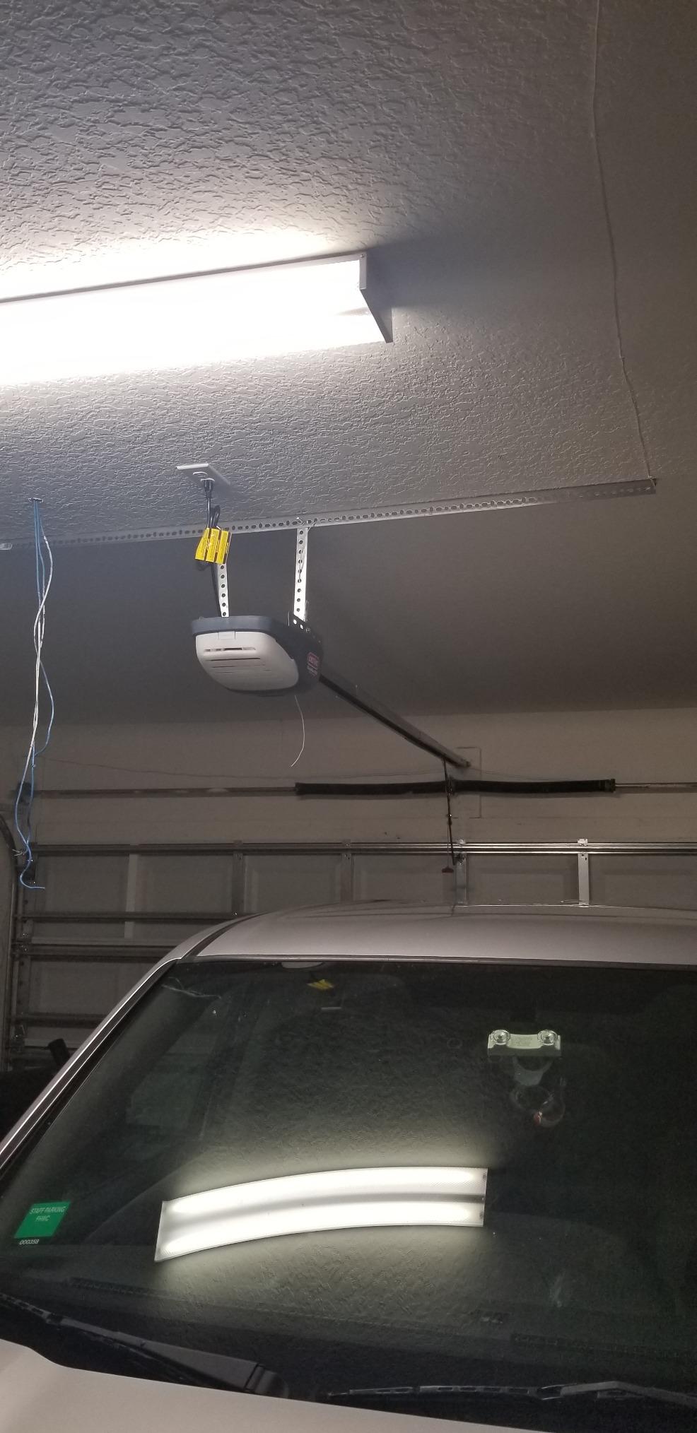 Genie ChainMax 1000 Garage Door Opener - Durable Chain Drive - Includes two 3-Button Pre-Programmed Remotes, Wall Console, Wireless Keypad, Safe-T-Beams - Model 3022-TKH, 140V DC Motor,Gray customer photo 2