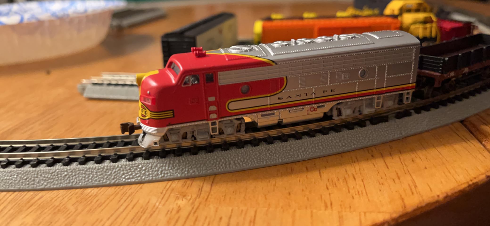 Bachmann Trains - Super Chief Ready To Run Electric Train Set - N Scale customer photo 2