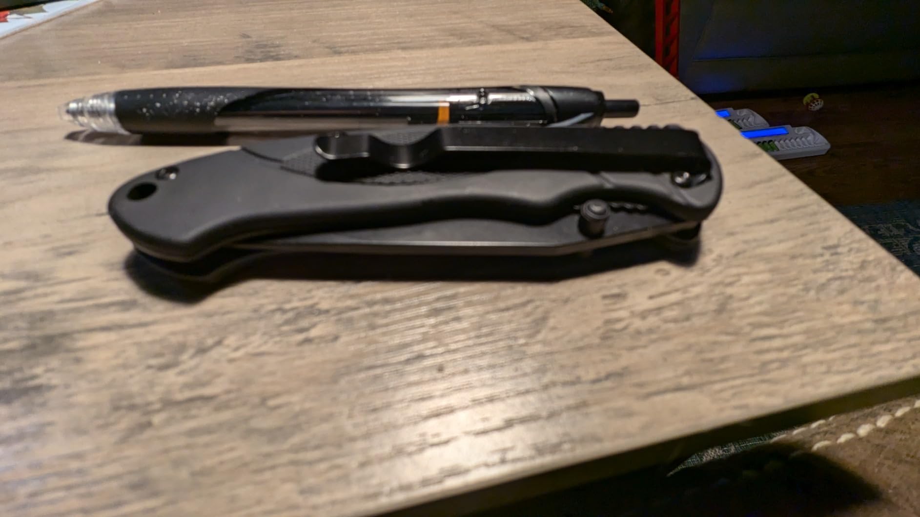 Smith & Wesson Extreme Ops SWA25 7.8in High Carbon S.S. Folding Knife with 3.3in Clip Point Blade and Aluminum Handle for Outdoor, Tactical, Survival and EDC customer photo 2