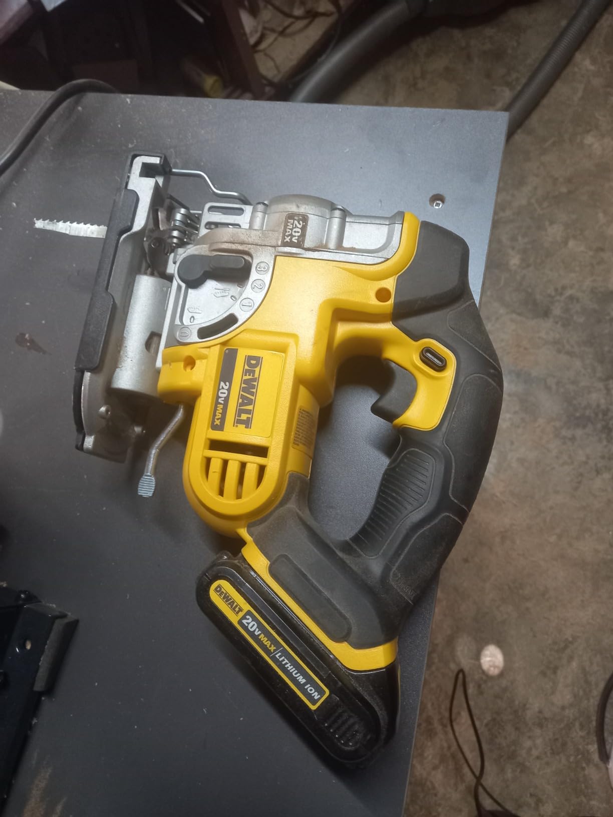 DEWALT 20V MAX Jig Saw, Tool Only (DCS331B) customer photo 2