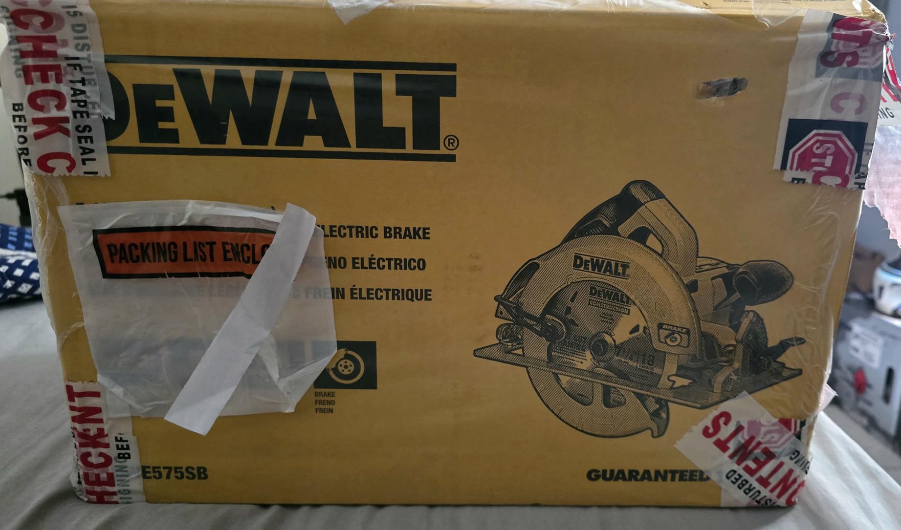 DEWALT Circular Saw, 7-1/4 inch, Pivoting with up to 57 Degree Bevel, Corded (DWE575SB) customer photo 2