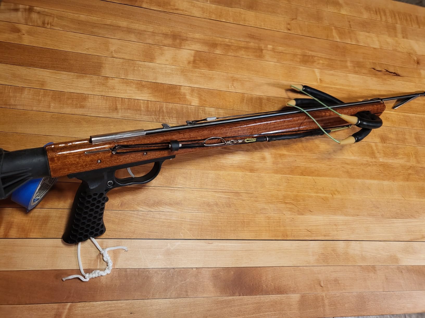 JBL Spearguns Woody Elite Performance Speargun for Spearfishing, Freediving, Scuba Diving, Fishing, Diving, Mahogany Barrel, Stainless Steel Shaft, Open Muzzle, Easy Stretch Kevlar Bands, Made in USA customer photo 1
