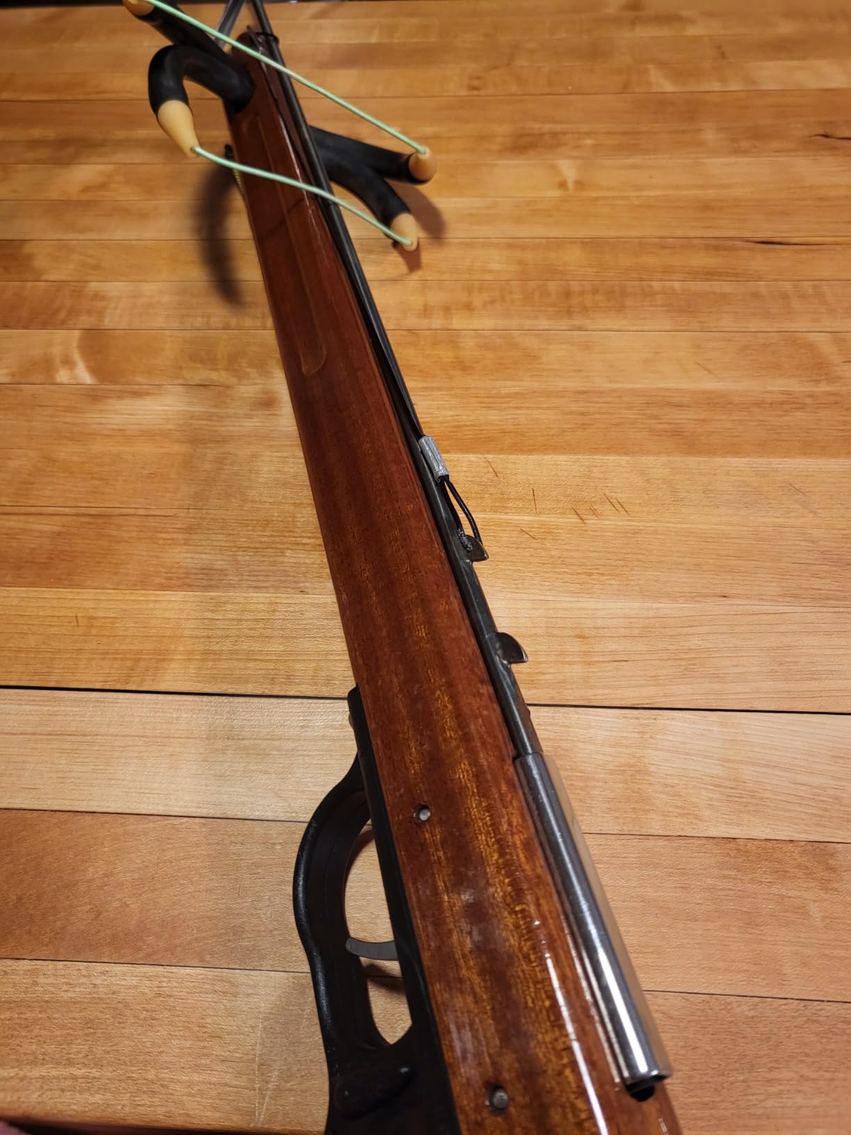 JBL Spearguns Woody Elite Performance Speargun for Spearfishing, Freediving, Scuba Diving, Fishing, Diving, Mahogany Barrel, Stainless Steel Shaft, Open Muzzle, Easy Stretch Kevlar Bands, Made in USA customer photo 3