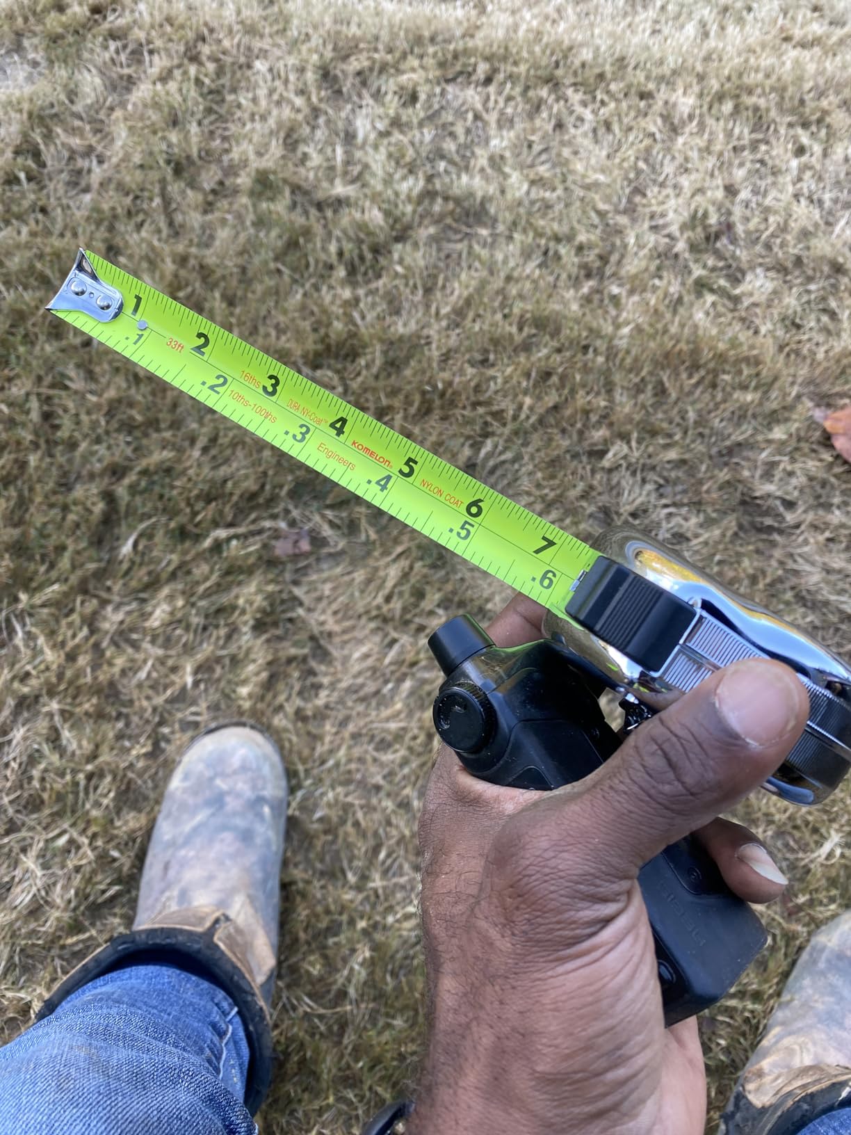 Komelon 433IEHV High-Visibility Professional Tape Measure both Inch and Engineer Scale Printed 33-feet by 1-Inch, Chrome customer photo 2