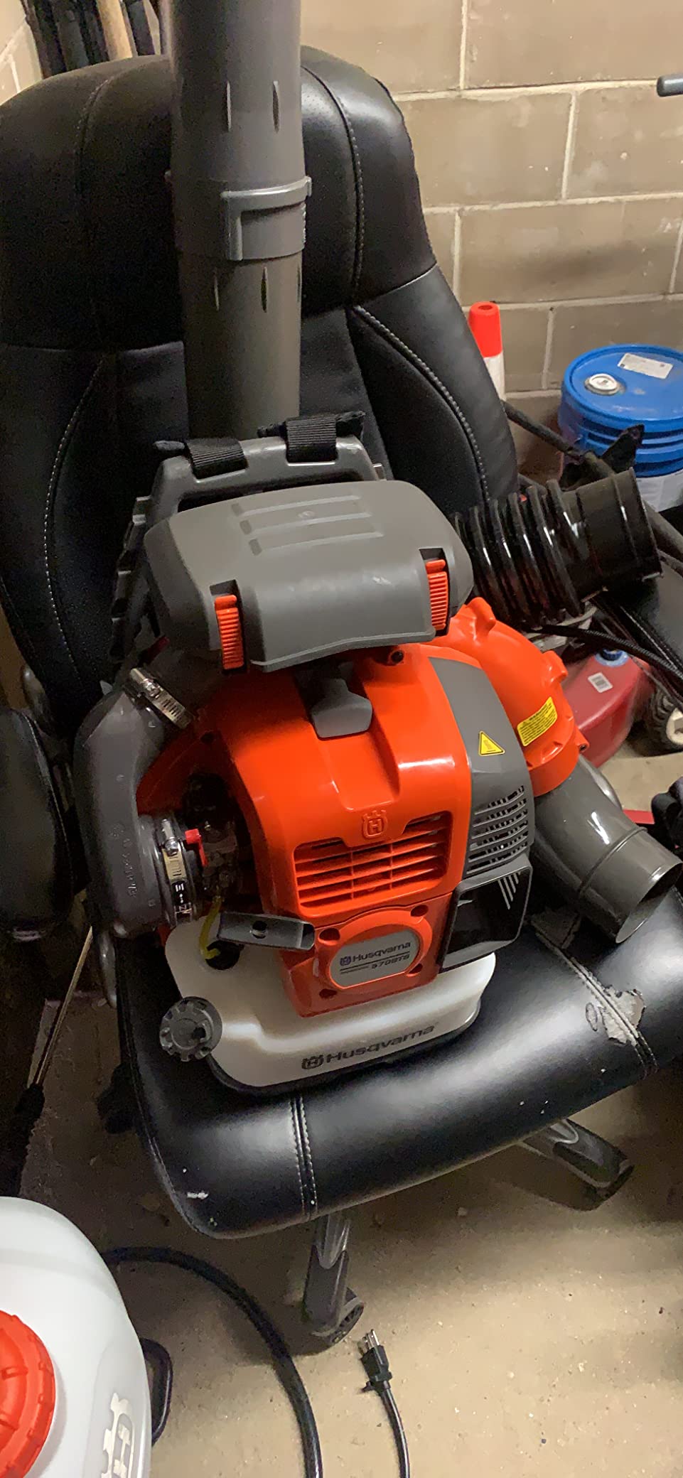 Husqvarna 570BTS Backpack Leaf Blower, 66-cc 4-HP 2-Cycle Gas Leaf Blower, 972-CFM, 236-MPH customer photo 1