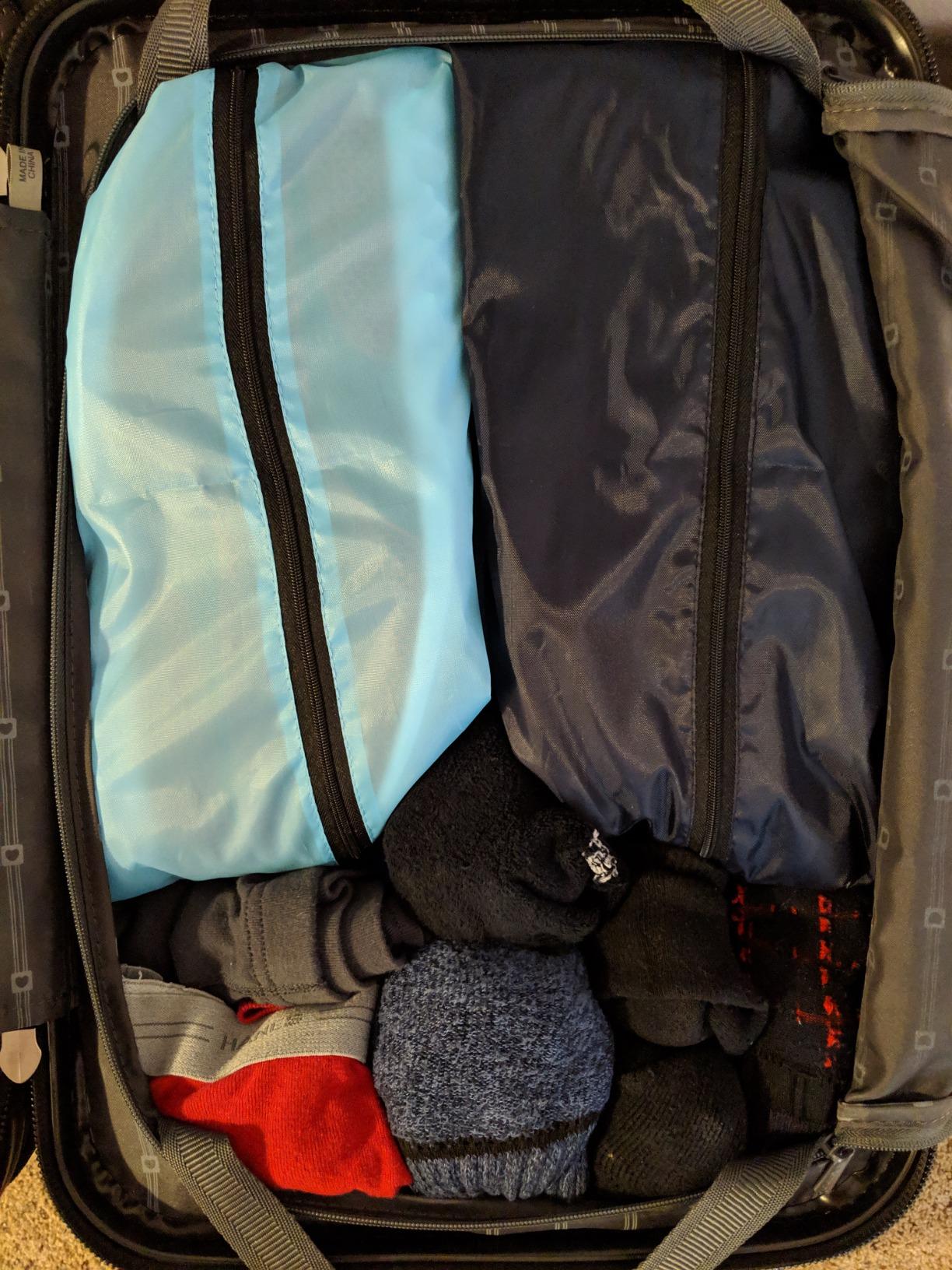 DELSEY Paris Helium Aero Hardside Expandable Luggage with Spinner Wheels, Blue Cobalt, Checked-Medium 24 Inch customer photo 2