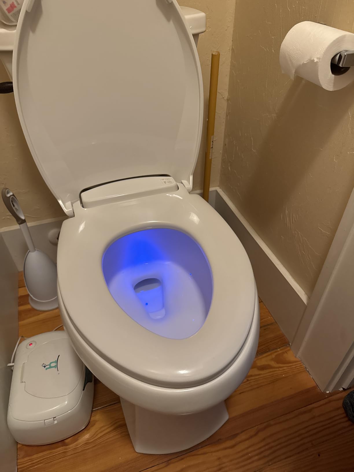 Brondell L60-EW LumaWarm Heated Nightlight Elongated Toilet Seat, White customer photo 1