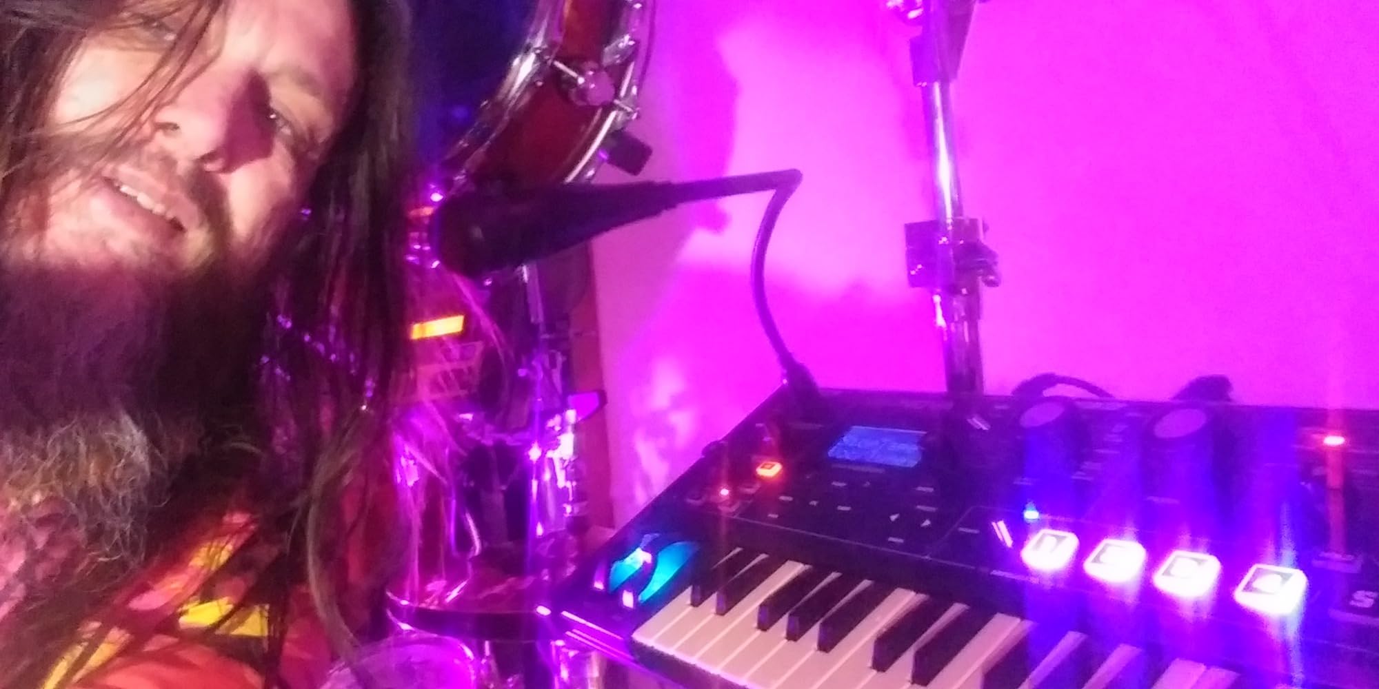 Novation MiniNova Analogue Modelling Compact 37 Mini-key Synth - Tough, compact, powerful mini-synth with pitch-correcting effect vocoder, 256 onboard sounds customer photo 2