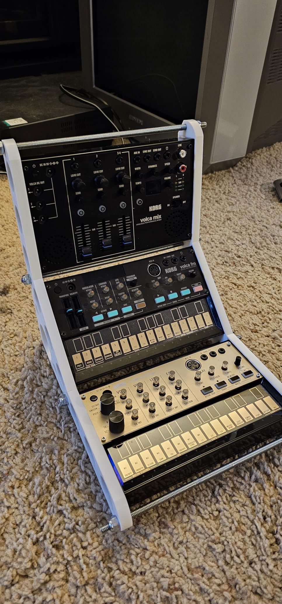 Korg Volca Keys Analogue Loop Synthesizer Polyphonic w/Simple-three Voice Analog and Self Tuning customer photo 2