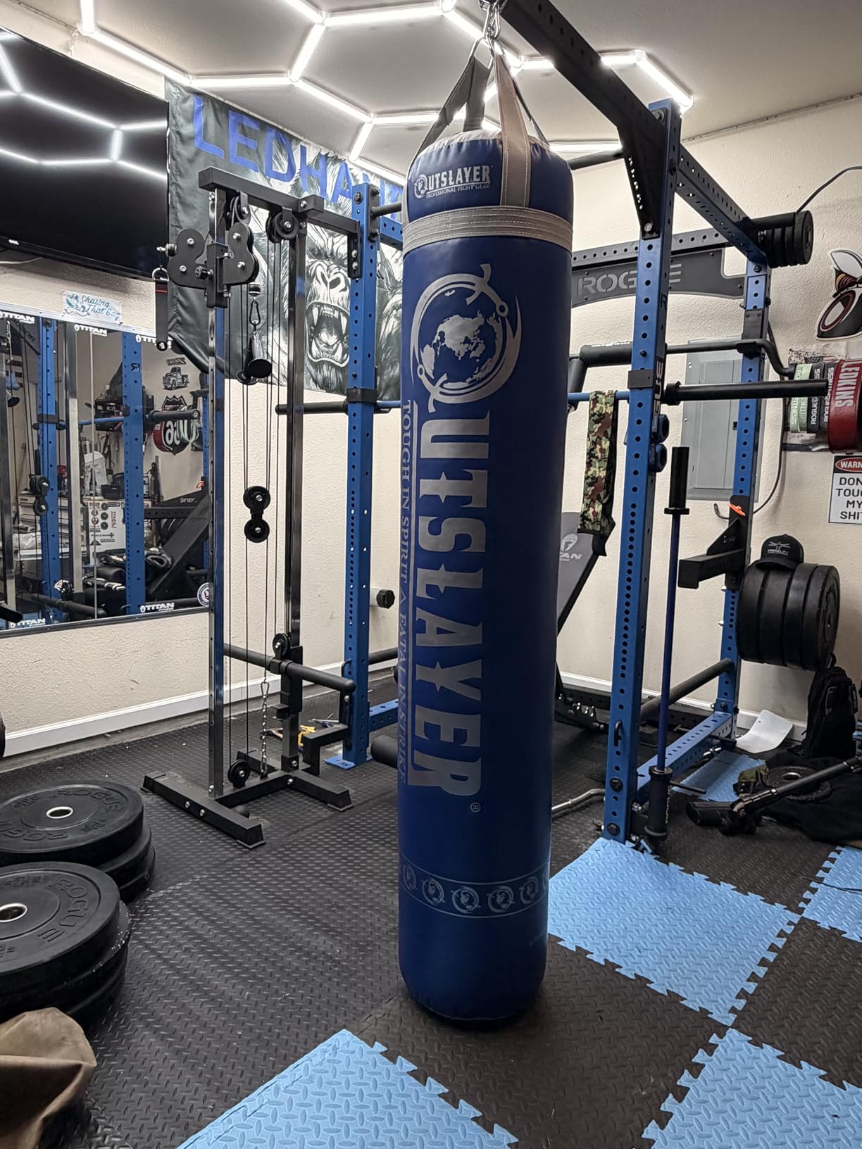Outslayer Muay Thai Kickboxing Heavy Punching Bag - 6ft 130 lb - Made in USA - for MMA, Boxing & Training customer photo 2