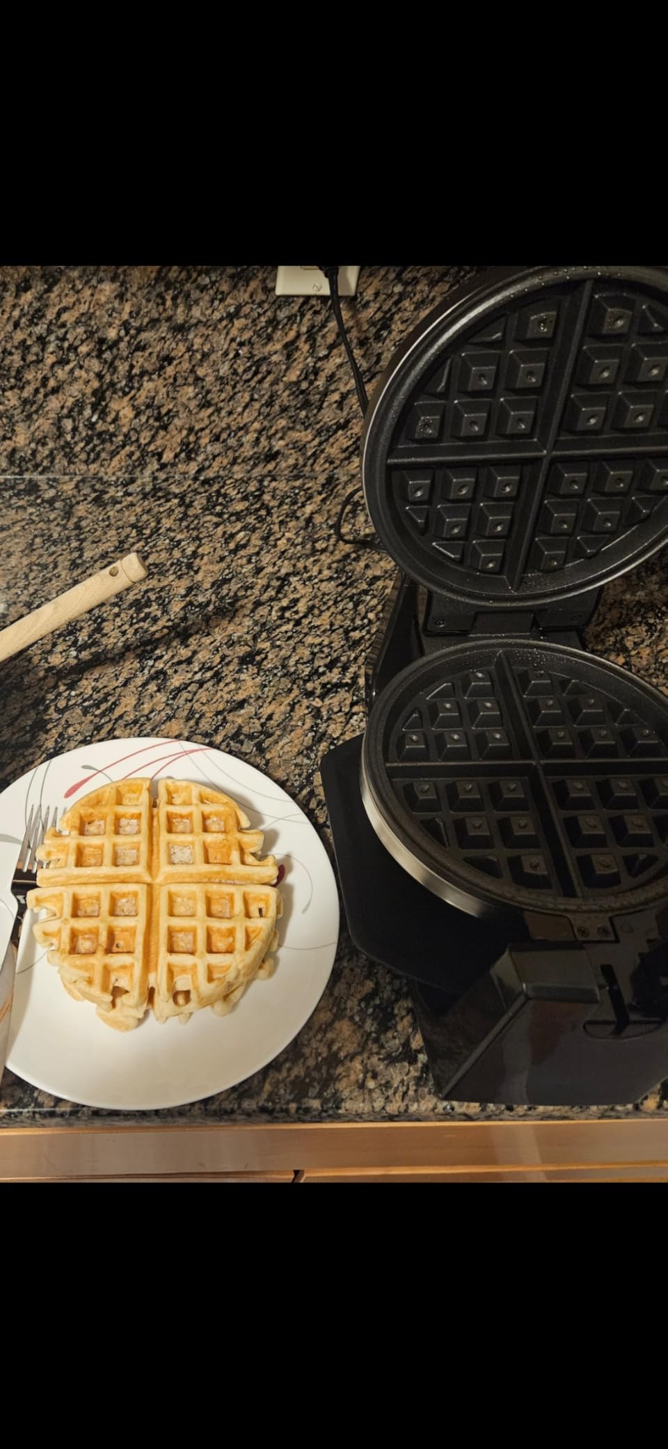 bella Classic Rotating Belgian Waffle Maker with Nonstick Plates, Removable Drip Tray, Adjustable Browning Control and Cool Touch Handles, Stainless Steel customer photo 2