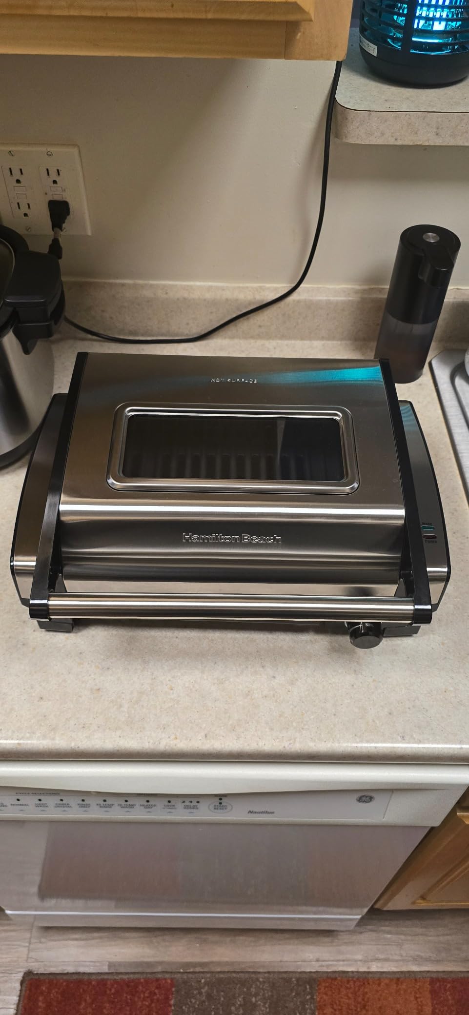 Hamilton Beach Electric Indoor Searing Grill with Adjustable Temperature Control to 450F, 118 sq. in. Surface Serves 6, PFAS-Free Removable Nonstick Grate, Stainless Steel (25360) customer photo 1