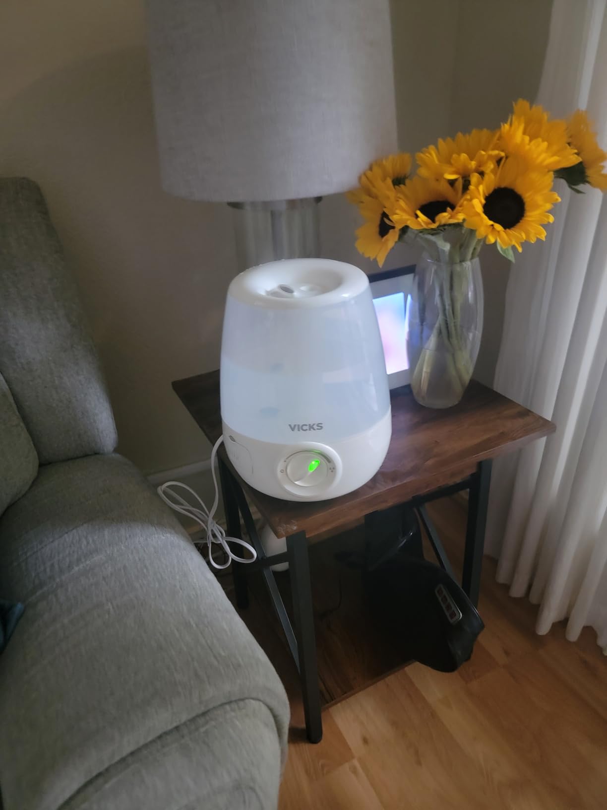 Vicks Filter-Free Ultrasonic Humidifier, Recommended by Pediatricians, 1.2 Gal Ultrasonic Cool Mist Humidifiers for Bedrooms & Kids Rooms, Works with Vicks VapoPads customer photo 1