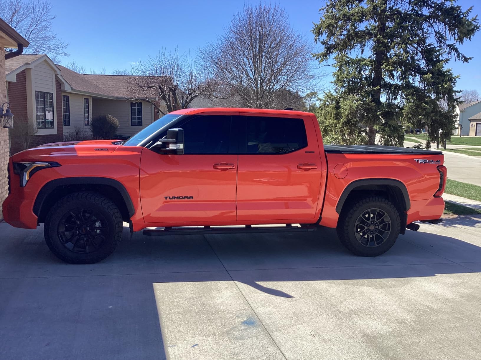 Chemical Guys Butter Wet Wax - Deep Wet Shine Car Wax for Cars, Trucks, SUVs, RVs, and More, Easy On/Off Liquid Formula, Banana Scent - 16 fl oz customer photo 1