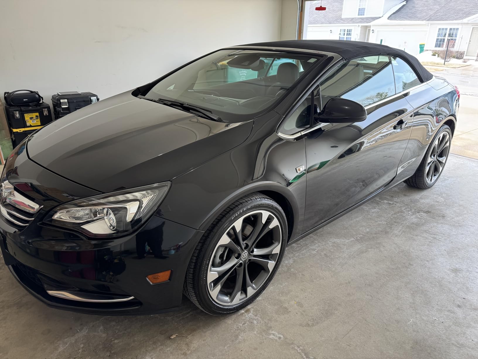 Chemical Guys Butter Wet Wax - Deep Wet Shine Car Wax for Cars, Trucks, SUVs, RVs, and More, Easy On/Off Liquid Formula, Banana Scent - 16 fl oz customer photo 2