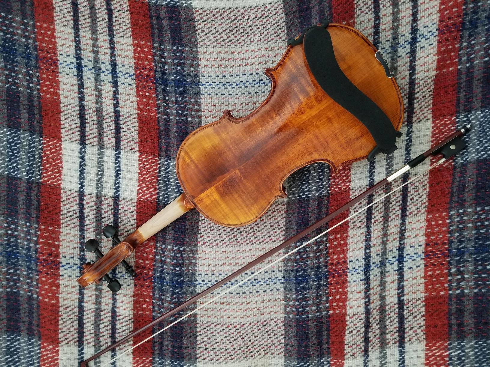 Cremona SV-500 4/4 Premier Artist Violin Outfit - Full Size Student & Professional Violin with Solid Spruce Top, Maple Back, Ebony Fittings, Case & Bow customer photo 1