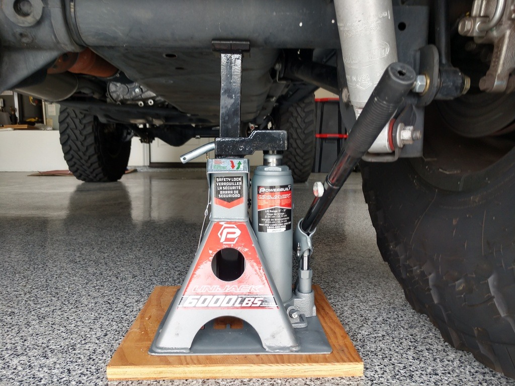 Powerbuilt 3 Ton, Bottle Jack and Jack Stands in One, 6000 Pound Capacity, All-in-One Car Lift, Heavy Duty Vehicle Unijack, Wide Base, 620471 customer photo 1