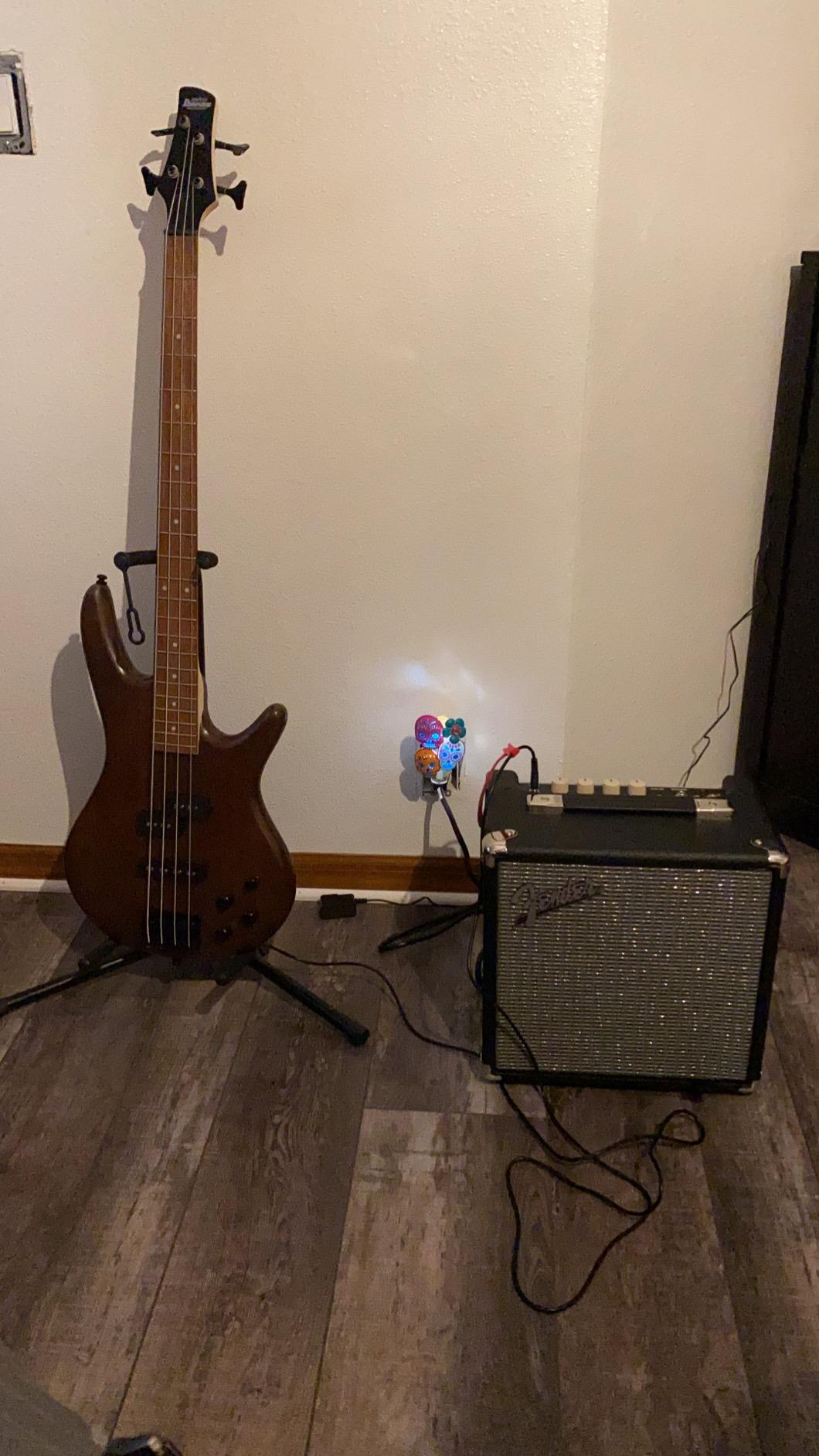 Fender Rumble 15 V3 Bass Guitar Amplifier, 15-Watt Combo Amp with 8