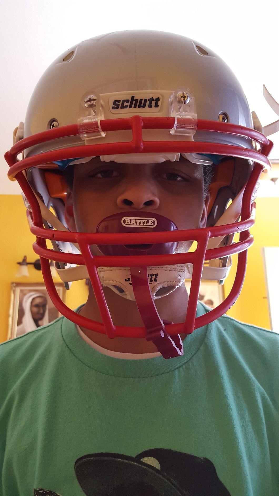 Battle Oxygen Lip Protector Mouth Guard with Connected Strap, Football and Sports Gear, Maximum Oxygen Supply, Mouthpiece Fits With or Without Braces - One Size, White customer photo 2