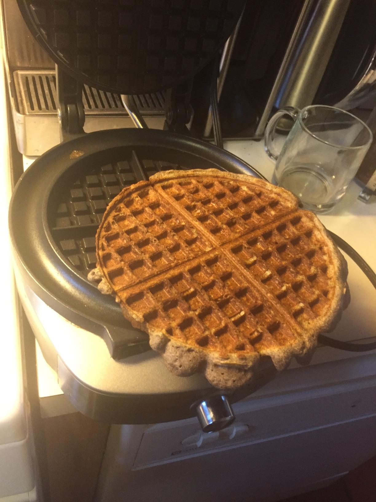Breville BWM520XL No-Mess Classic Round Waffle Maker, Brushed Stainless Steel customer photo 1