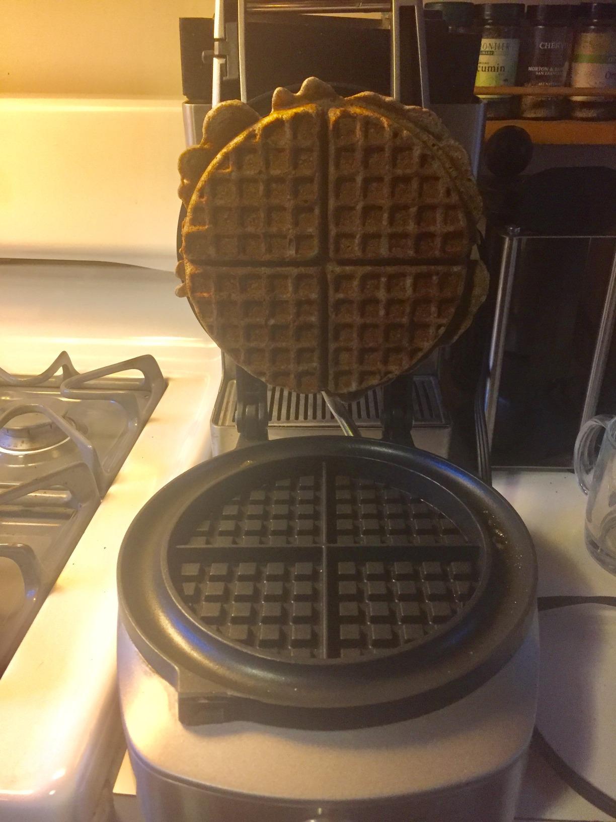 Breville BWM520XL No-Mess Classic Round Waffle Maker, Brushed Stainless Steel customer photo 2