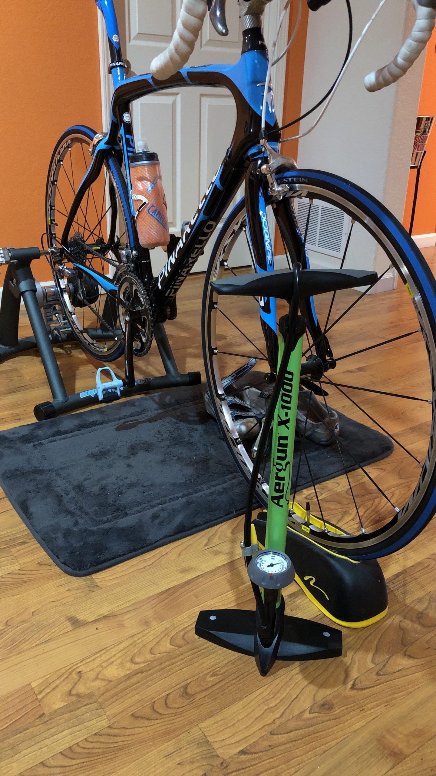 AerGun X-1000 Bike Pump - Unique AerTight Pump Head for Easiest use with Both Presta and Schrader Bicycle Pump Valves - Pressure Gauge - 160 PSI customer photo 2