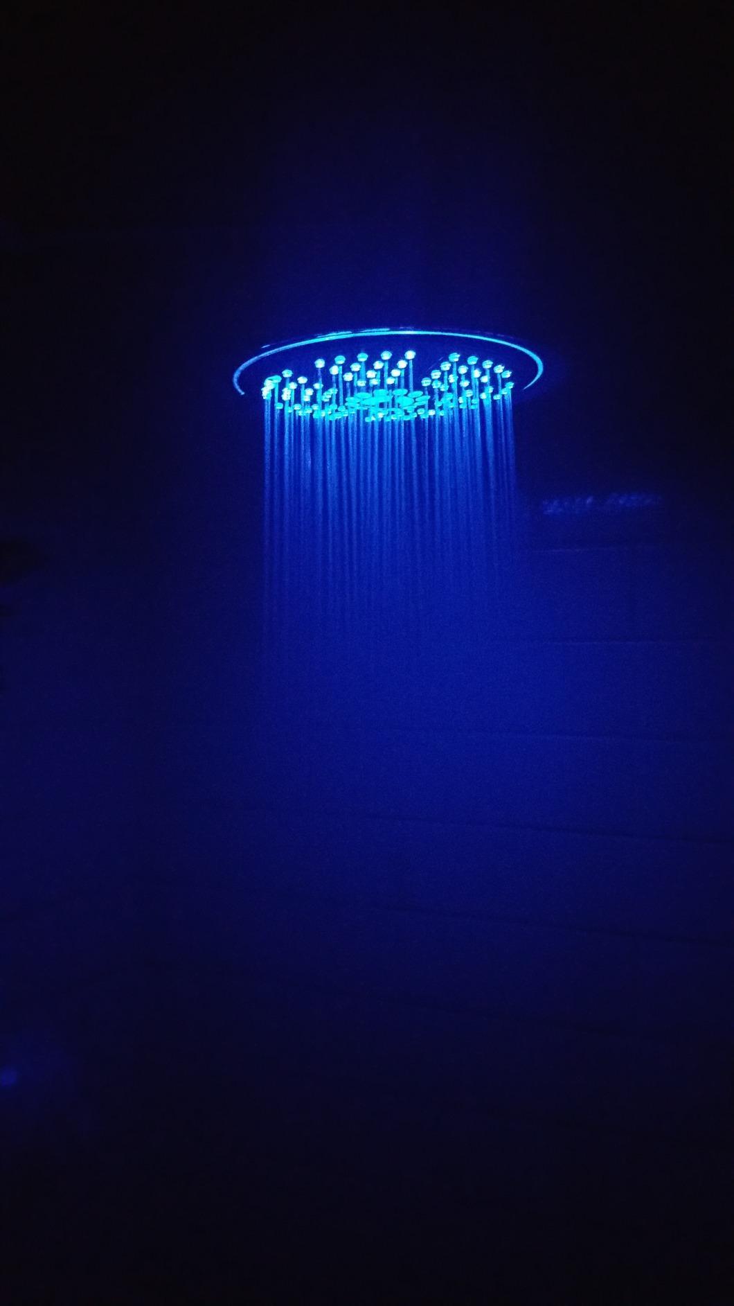 Hotel Spa Ultra-Luxury Extra-large 8 Inch Chrome Face 5-Setting Rainfall LED Shower-Head by Top Brand Manufacturer. Color of LED lights changes automatically according to water temperature customer photo 1