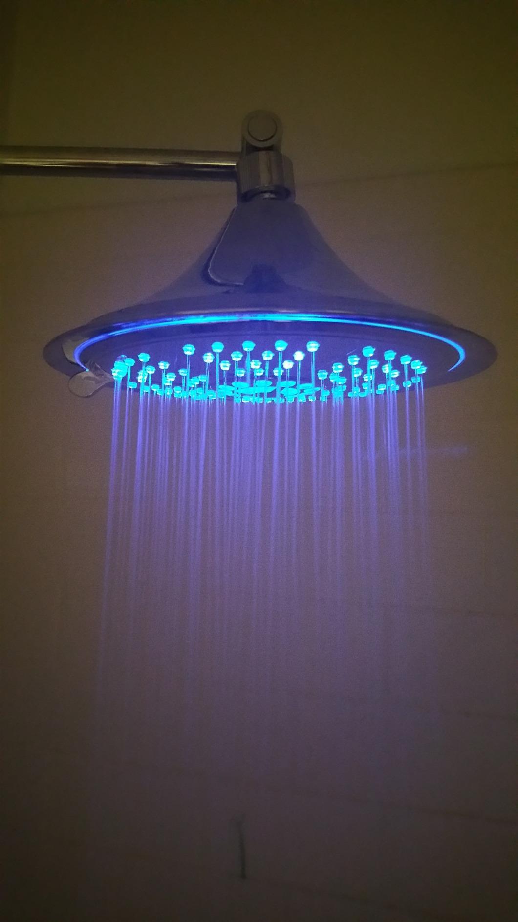 Hotel Spa Ultra-Luxury Extra-large 8 Inch Chrome Face 5-Setting Rainfall LED Shower-Head by Top Brand Manufacturer. Color of LED lights changes automatically according to water temperature customer photo 2
