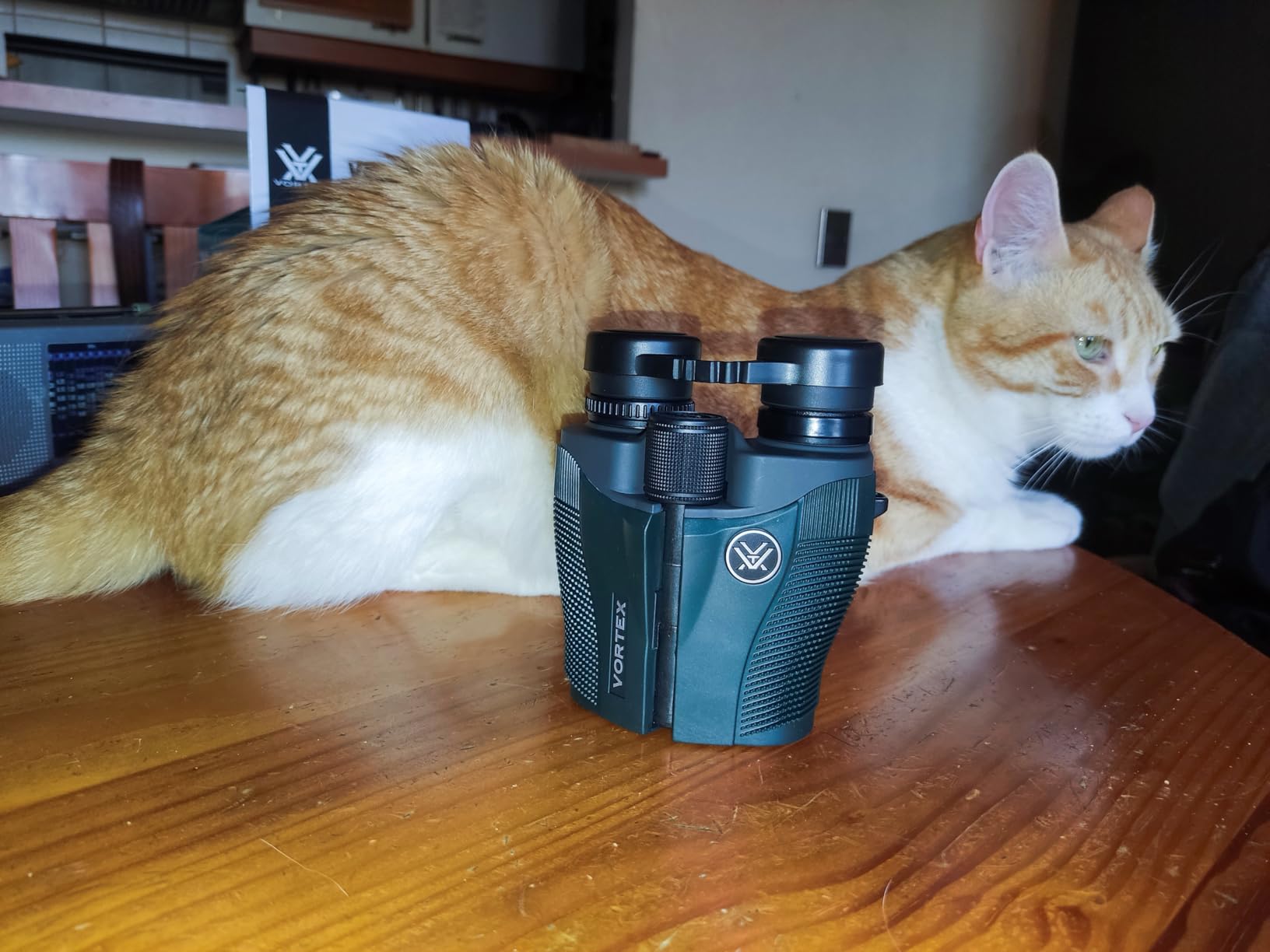 Vortex Optics Vanquish Reverse Porro Prism Binoculars - Compact, Rubber Armor, Waterproof, Fogproof, Shockproof customer photo 1