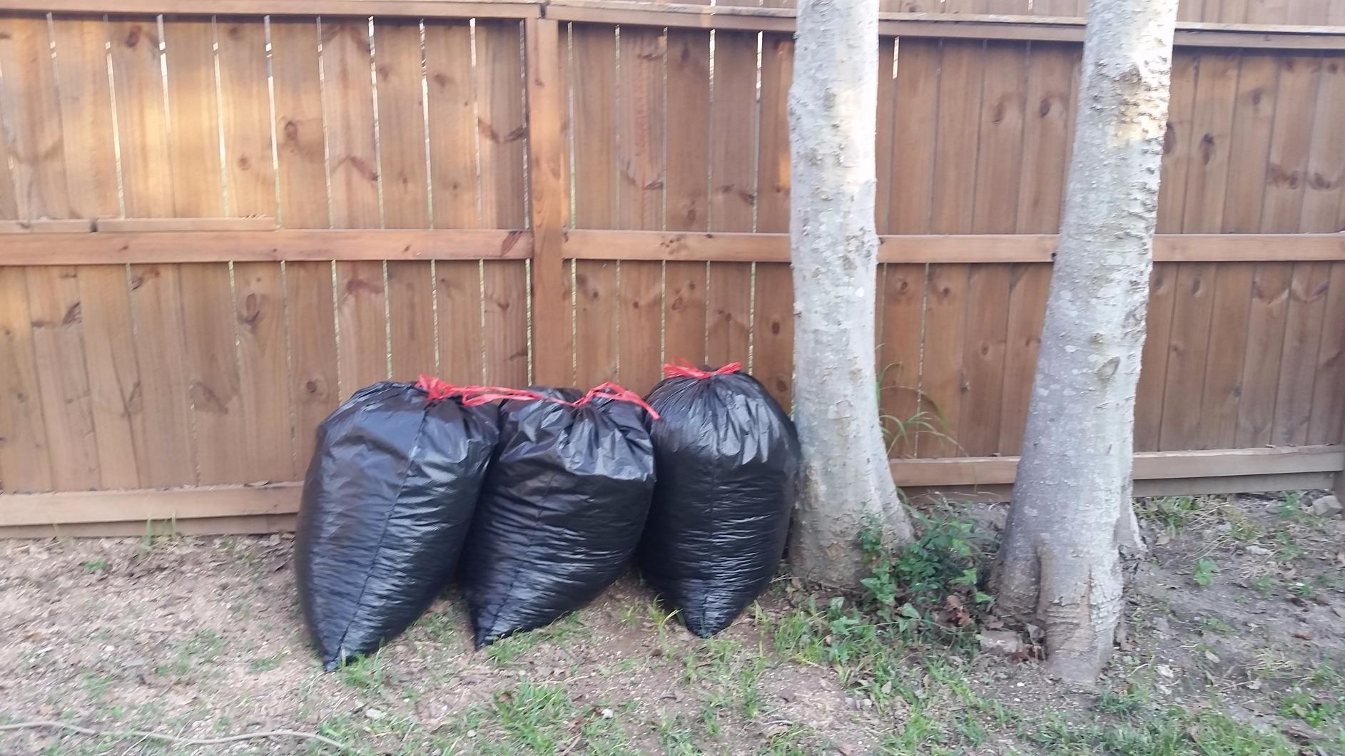 BLACK+DECKER Electric Leaf Blower, Leaf Vacuum and Leaf Mulcher, 3-in-1 300 CFM 210 MPH 12-Amp Handheld Lightweight Corded Electric Combo Kit (BV3100) customer photo 2