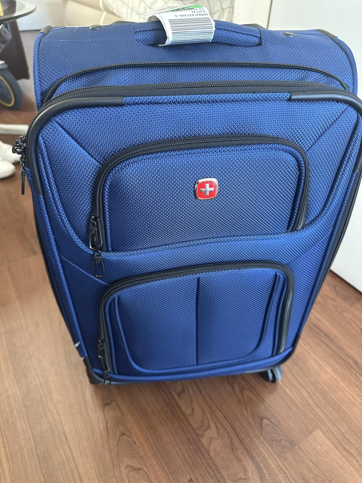 SWISSGEAR Sion Softside Expandable Spinner Luggage Durable Lightweight Travel Suitcase, Black, Carry-On customer photo 1