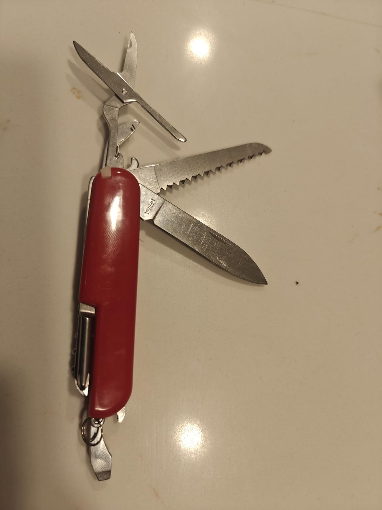 Victorinox Huntsman Swiss Army Knife, 15 Functions, Swiss Made Pocket Knife with Large Blade, Screwdriver, Scissors and Wood Saw - Red customer photo 2