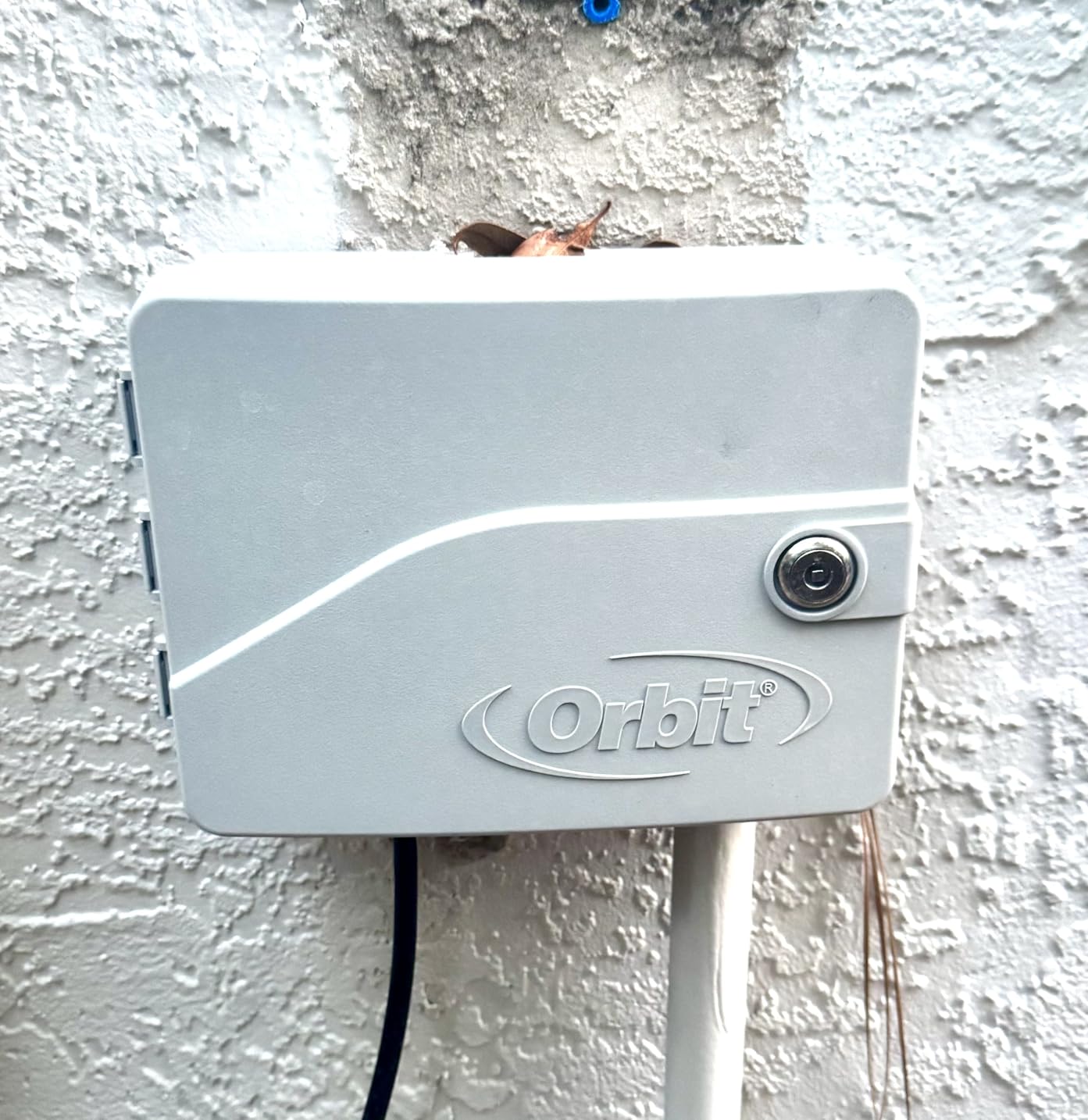 Orbit B-hyve Smart Indoor/Outdoor Sprinkler Controller - 12-Zone - App Controlled Smart Controller with Custom Irrigation Schedules - Weatherproof Multi-Zone Sprinkler System - 57950 customer photo 2