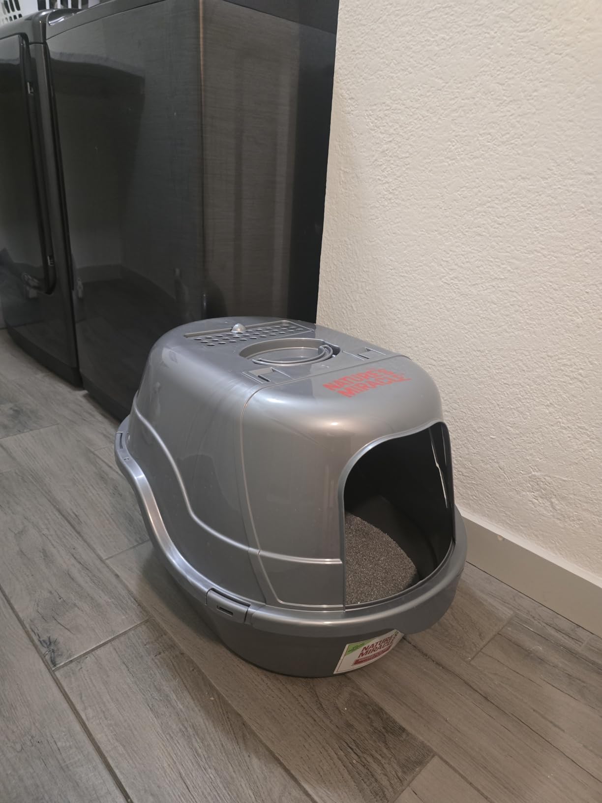 Nature's Miracle Hooded Flip Top Litter Box for Cats, With Built-In Odor Control Charcoal Filter customer photo 2