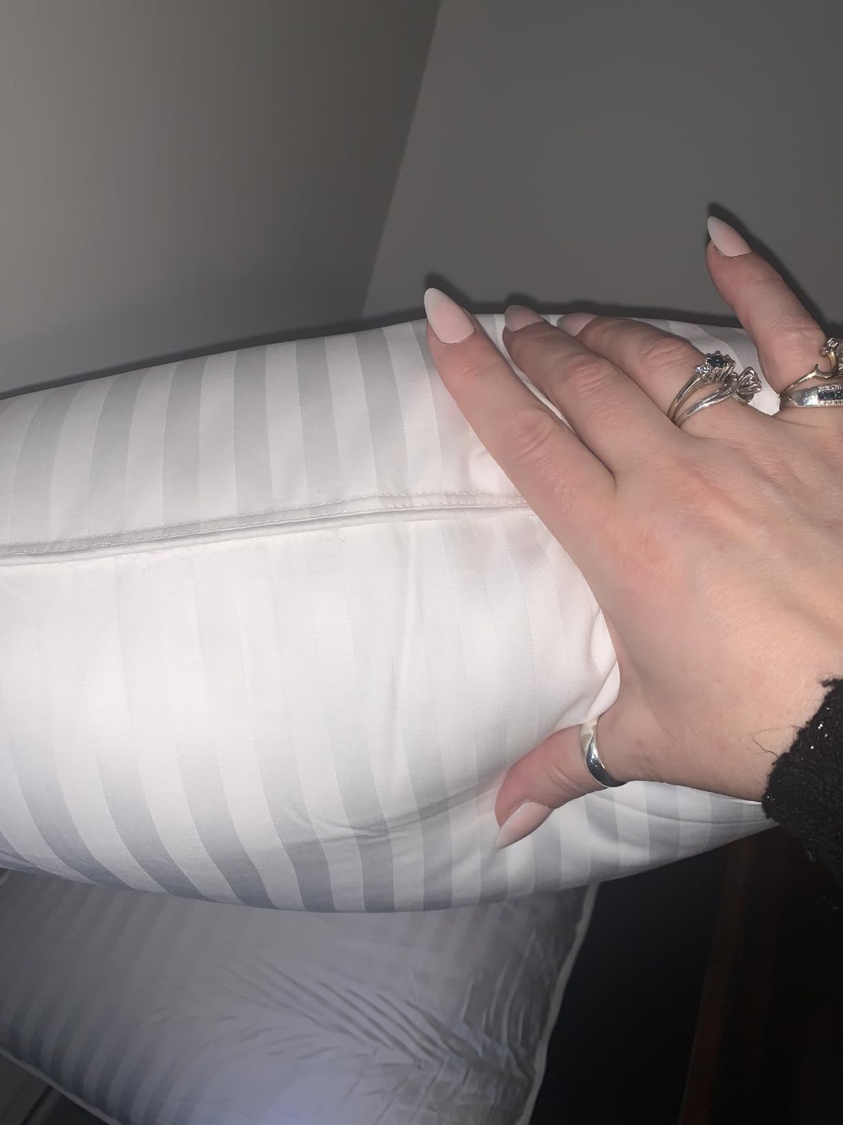 Beckham Hotel Collection Bed Pillows Standard/Queen Size Set of 2 - Original Soft Down Alternative Pillow for Sleeping - Soft Support for Back, Stomach or Side Sleepers customer photo 2