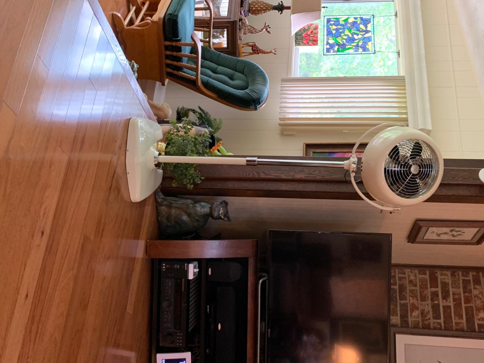 Vornado VFAN Sr. Pedestal Fan, Vintage Metal Standing Air Circulator, 3 Speeds, Adjustable Height 42-55 in, Tilt Head, Circulator for Bedroom, Home, Cooling, Retro Electric Floor Fan, Vintage White customer photo 1
