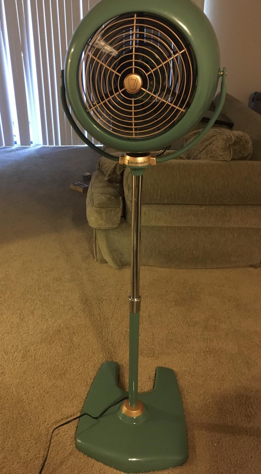 Vornado VFAN Sr. Pedestal Fan, Vintage Metal Standing Air Circulator, 3 Speeds, Adjustable Height 42-55 in, Tilt Head, Circulator for Bedroom, Home, Cooling, Retro Electric Floor Fan, Vintage White customer photo 2