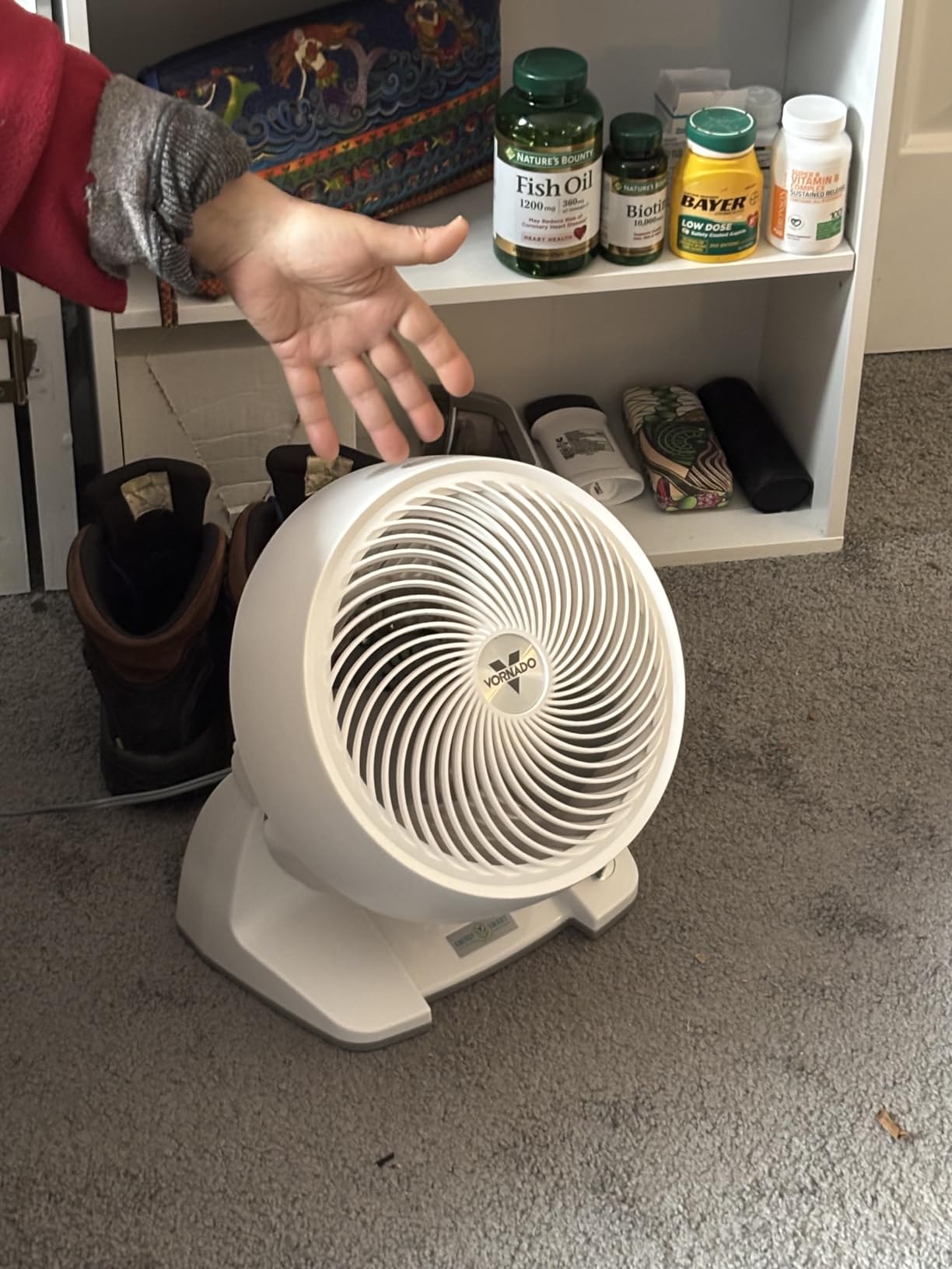 Vornado 683DC Energy Smart Medium Pedestal Air Circulator Fan with Variable Speed Control, White customer photo 2